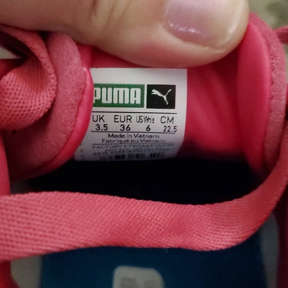 EUC Pink Puma Sneakers Size 6 - Picture 2 of 5